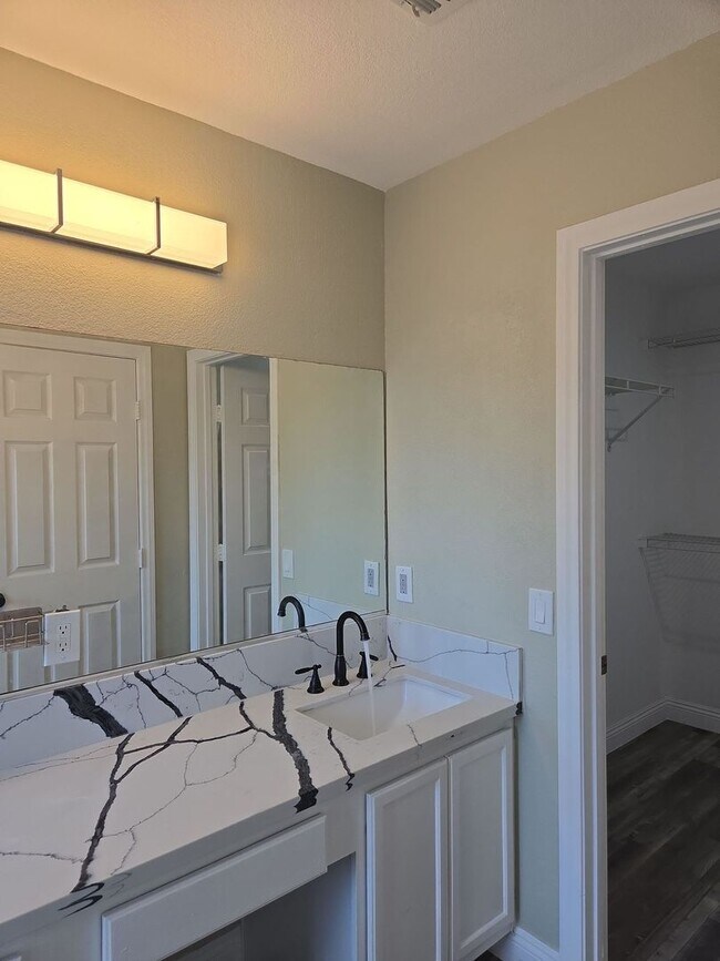 Building Photo - A Fabulous 4 Bedroom Home in Peccole Ranch
