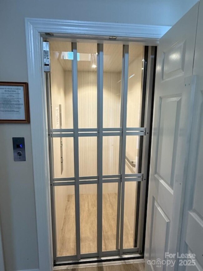 Building Photo - 4897 Kiser Island Rd