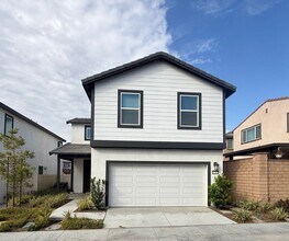 Building Photo - Beautiful Three Bedroom Two and a Half Bathroom Home in Murrieta!