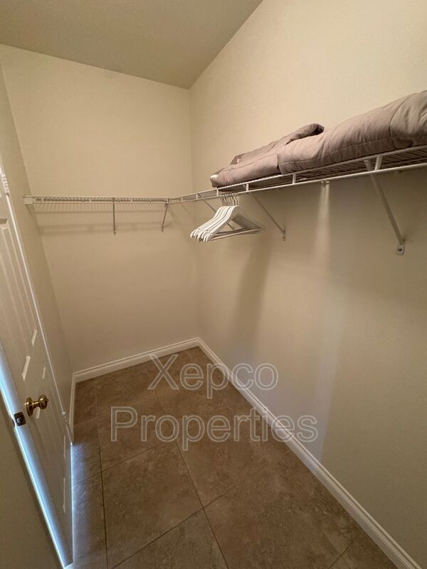 Building Photo - 80746 Diamondback Trail