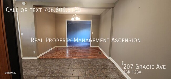 Building Photo - 207 Gracie Ave
