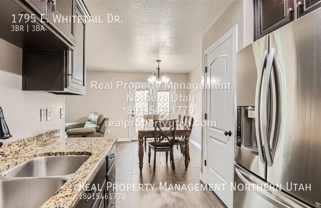 Building Photo - 1795 E Whitetail Dr