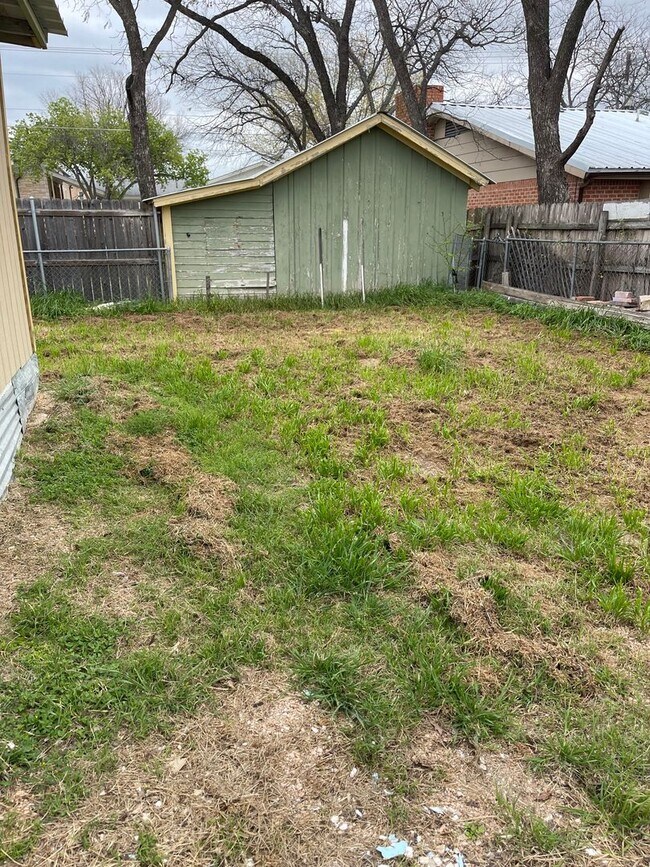 Building Photo - 3/2 Remodeled Home in Lampasas