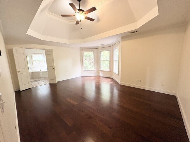 Building Photo - 403 Dogwood Way