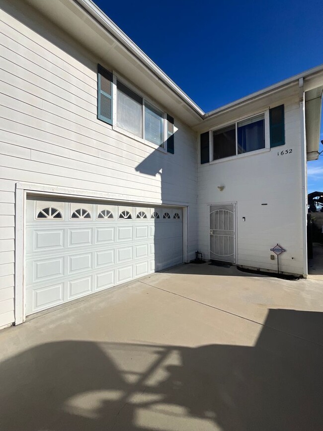 Building Photo - 1632 McClelland St