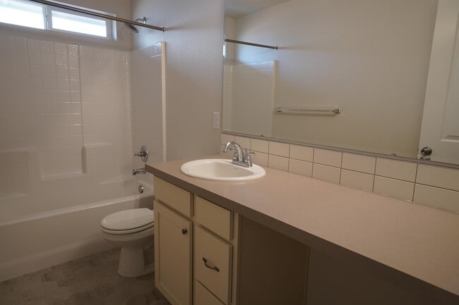 Building Photo - 1701 W Crystal Falls Ave