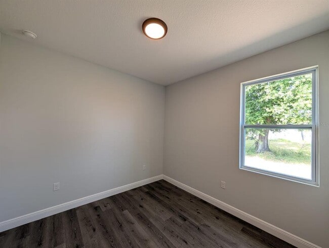 Building Photo - 21295 Wynyard Ave