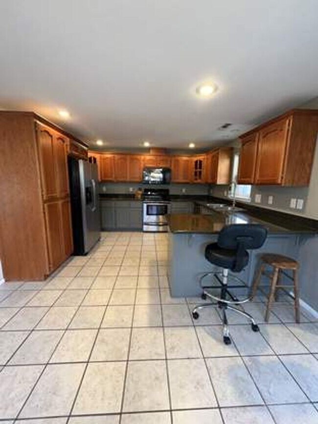 Building Photo - Dog Friendly Property!