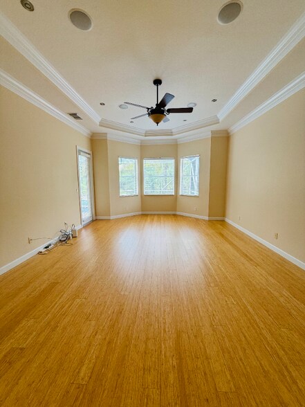 Building Photo - 5588 SW Bellflower Ct