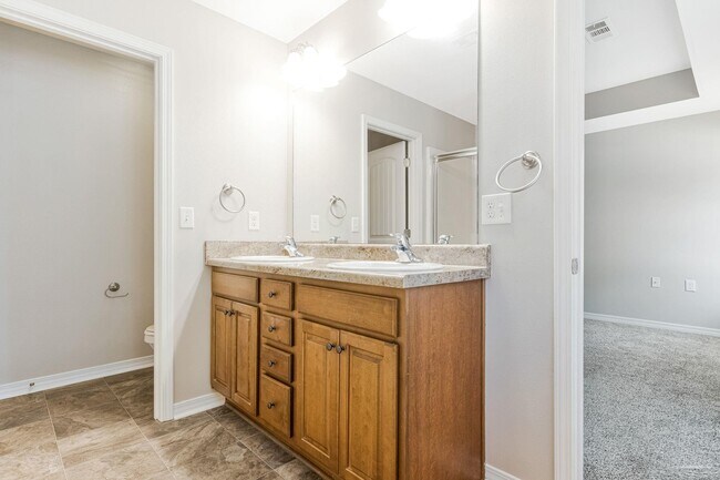 Building Photo - 5441 Pescara Dr