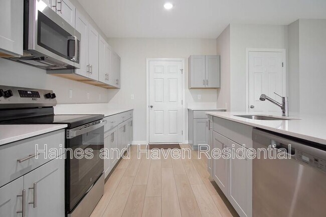 Building Photo - 3889 Geranium Ave