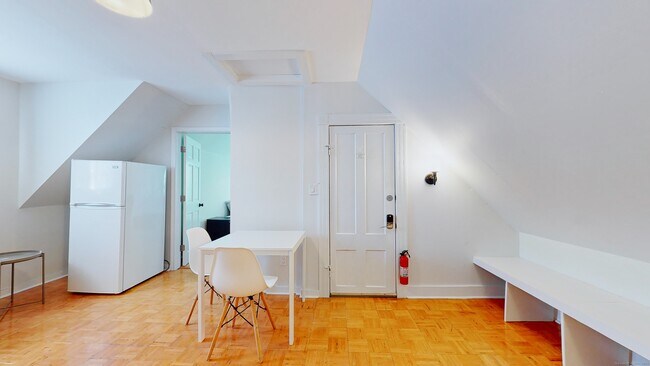 Building Photo - 86 Edwards St