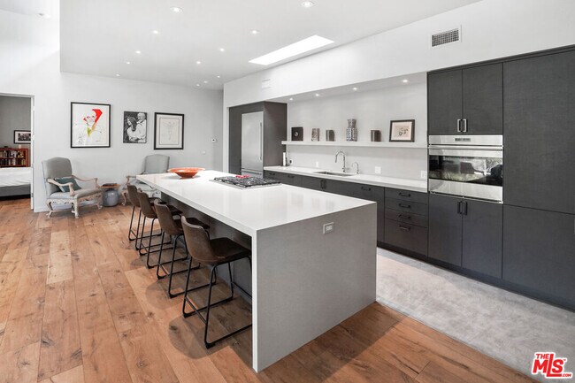 Building Photo - 6254 Busch Dr