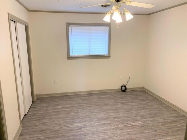 Building Photo - Come take a look at this home on a convenient corner lot