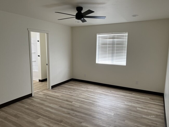 Building Photo - 172 Plex Cir