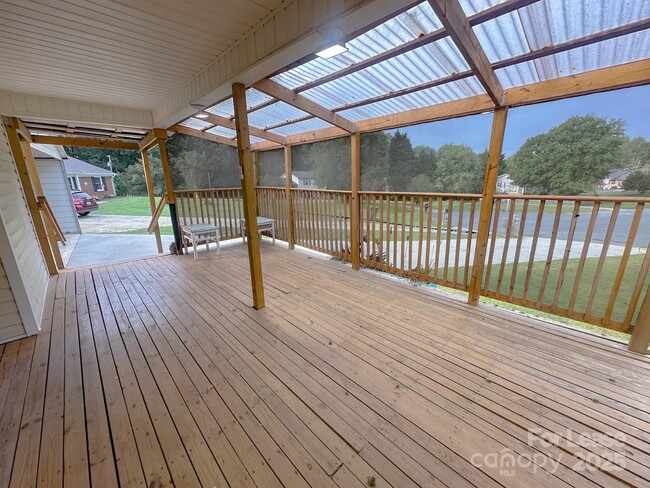 Building Photo - 115 Setter Ct