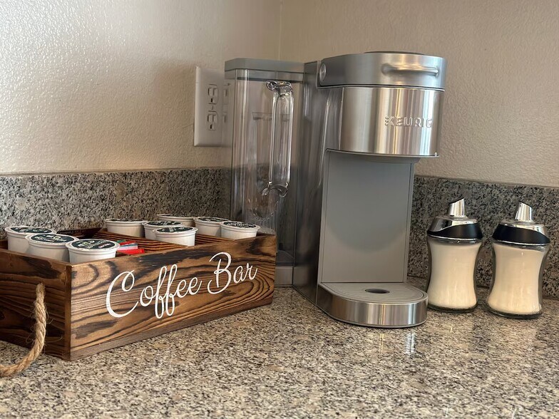 Building Photo - 199 N Lincoln Ave