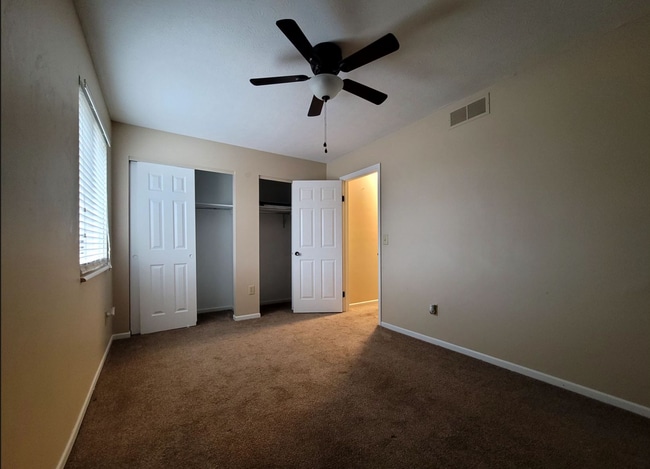 Building Photo - 2 bed 2.5 bath Townhouse condo in Butler Township