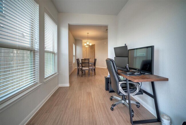 Building Photo - 913 Fortrose Ter