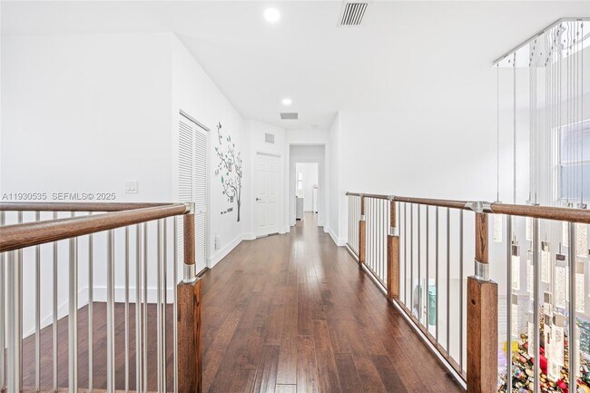 Building Photo - 6933 NW 104th Ct