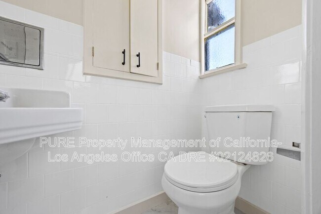 Building Photo - 1534 S Hayworth Ave