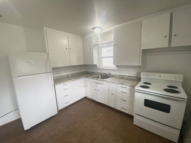 Building Photo - PRE-LEASING NOW. AVAILABLE 7/14
