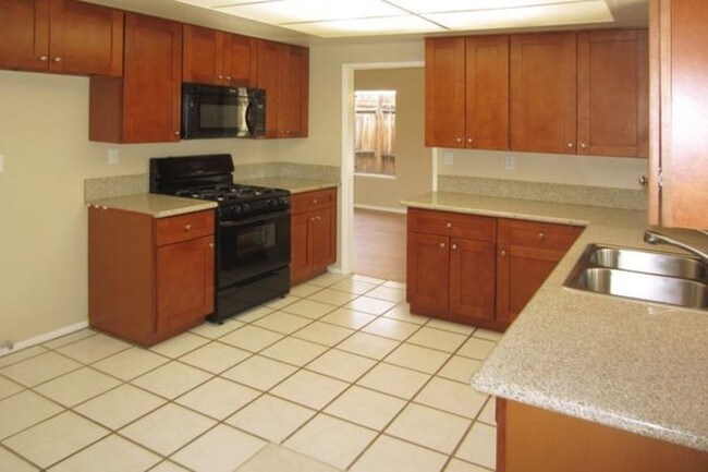 Building Photo - 12235 Harclare Dr