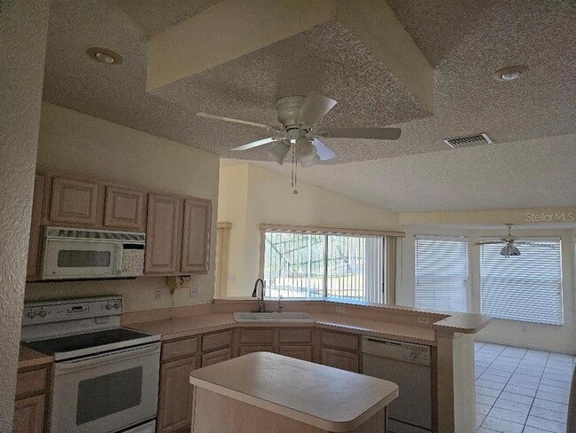 Building Photo - 2421 E Del Webb Blvd