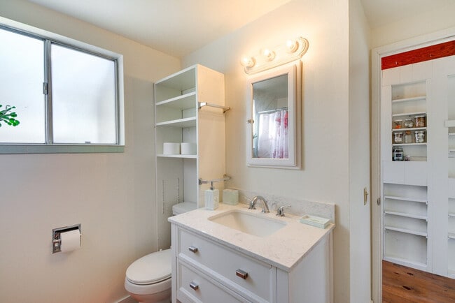 Building Photo - 50 E Treasure Island Dr