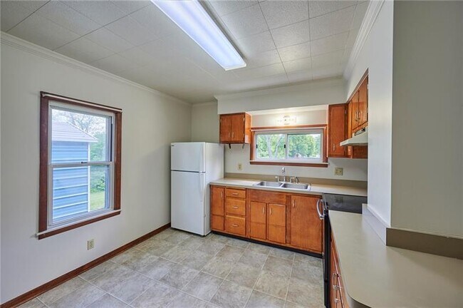 Building Photo - 105 Howard Derrick Ln