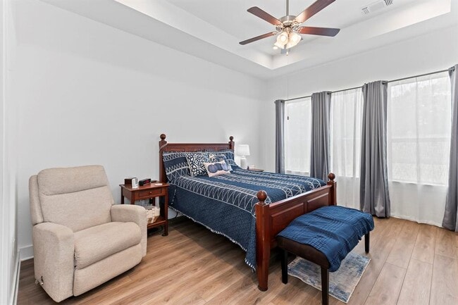 Building Photo - 523 Hallwood Dr