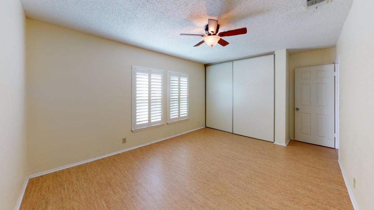 Building Photo - Spacious San Antonio home with open layout...