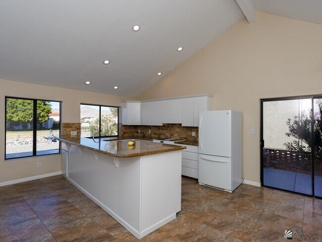 Building Photo - 12538 E Del Rico