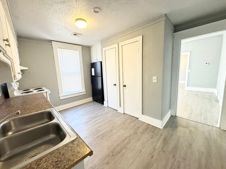 Building Photo - 1119 NW 9th St