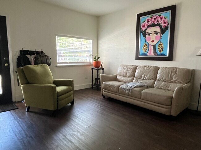 Building Photo - 2618 SW 12th St