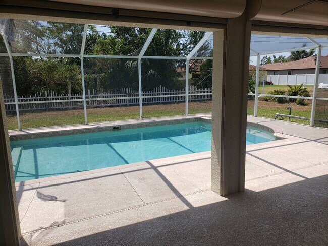 Building Photo - Pool Home 3 Bedroom 2 Bath close to shoppi...