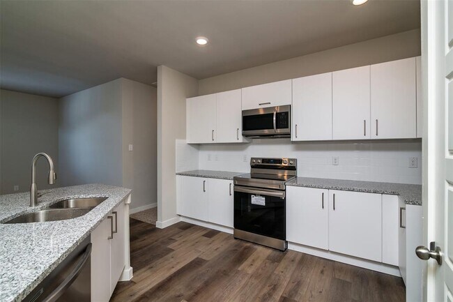 Building Photo - 641 Fallow Dr