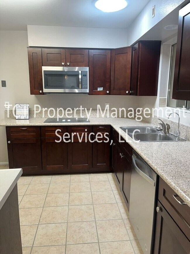 Building Photo - 55+ Community! 2 Bedroom Home