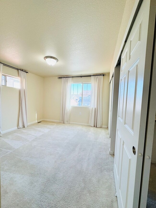 Building Photo - Charming 2 Bed, 2.5 Bath house located off of 119 and 287. Across from Longmont Rec Center and St...