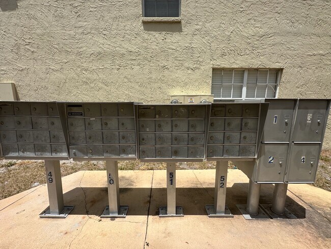 Building Photo - 5206 Sunridge Palms Dr