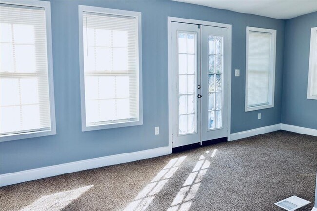 Building Photo - 1526 Childress Dr SW