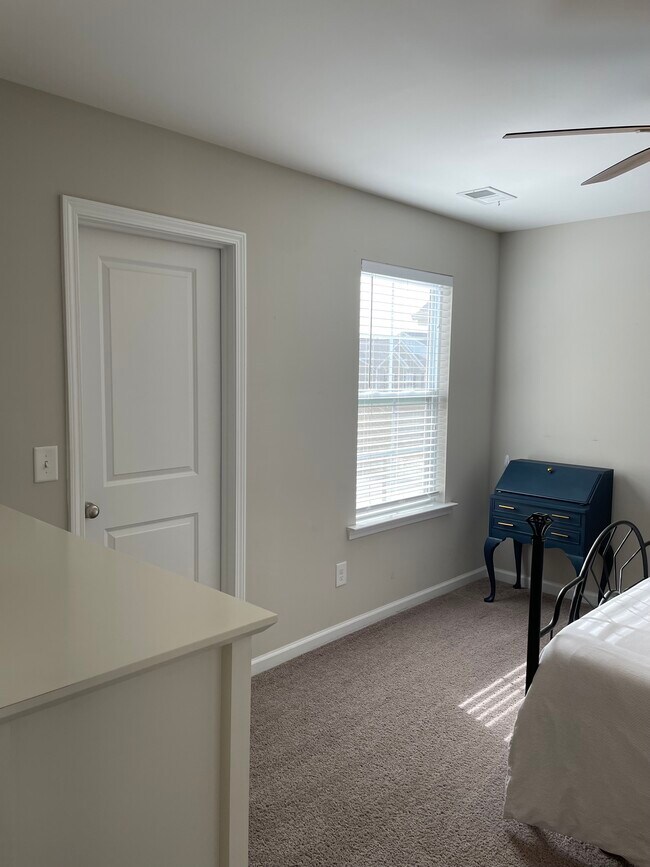 Building Photo - 108 Jersey Ln