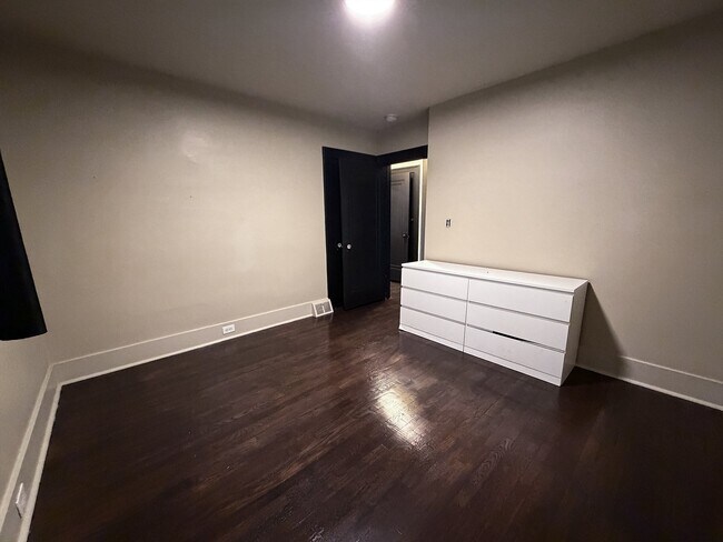 Building Photo - 3855 Mt Royal Blvd