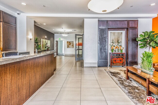 Building Photo - 3223 W 6th St