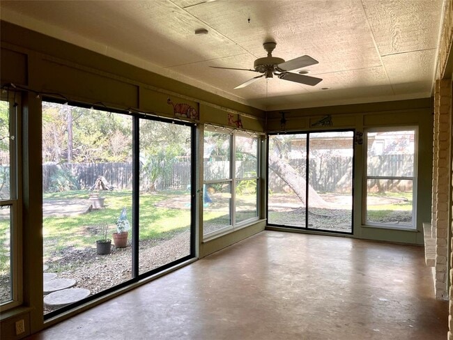 Building Photo - 10608 Spicewood Club Dr