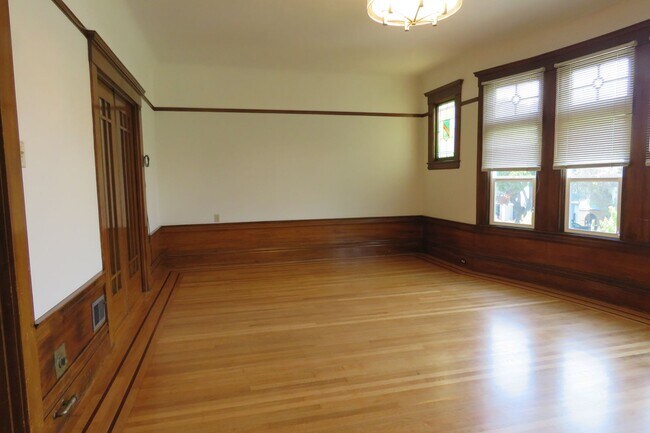 Building Photo - 152A