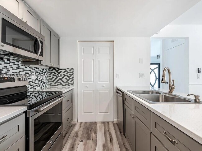 Building Photo - 5800 Rambler Rose Way