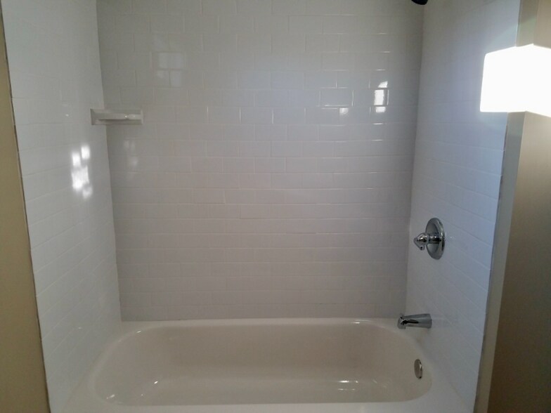 Building Photo - 24 Ivy St