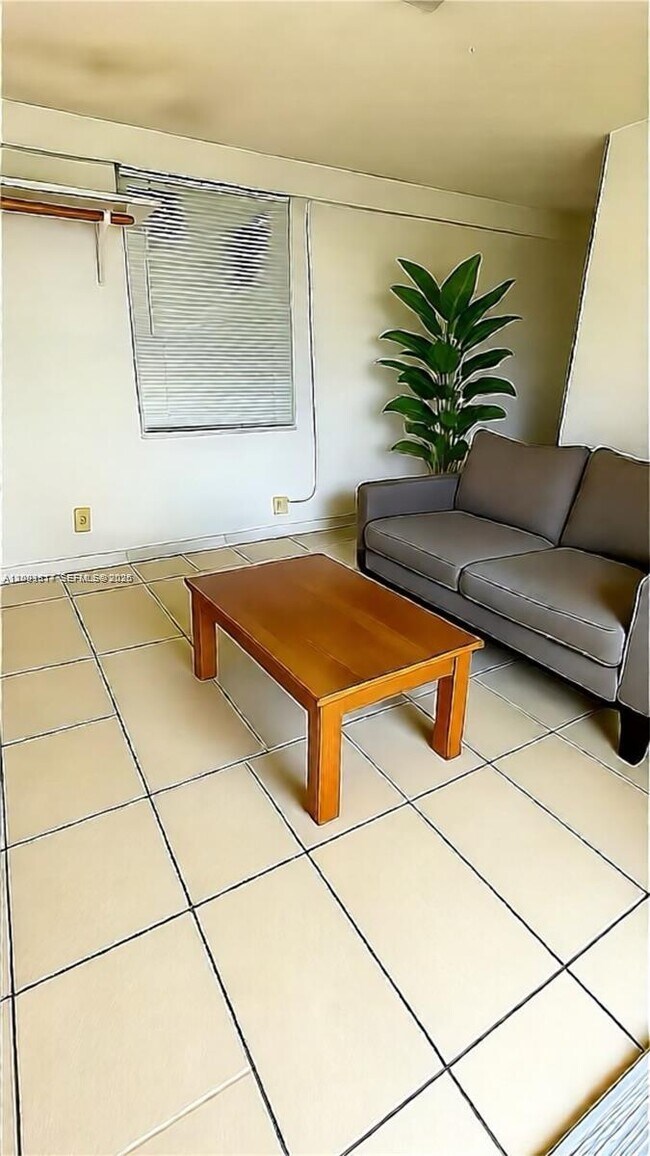 Building Photo - 2701 NW 18th Terrace