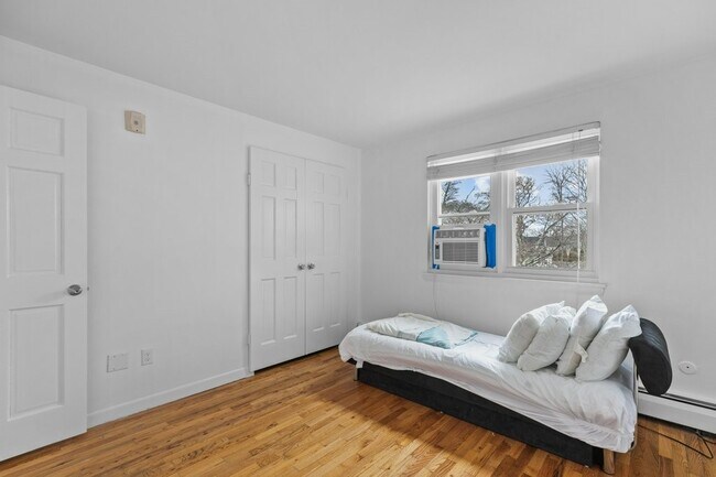 Building Photo - 70 Carroll Ave